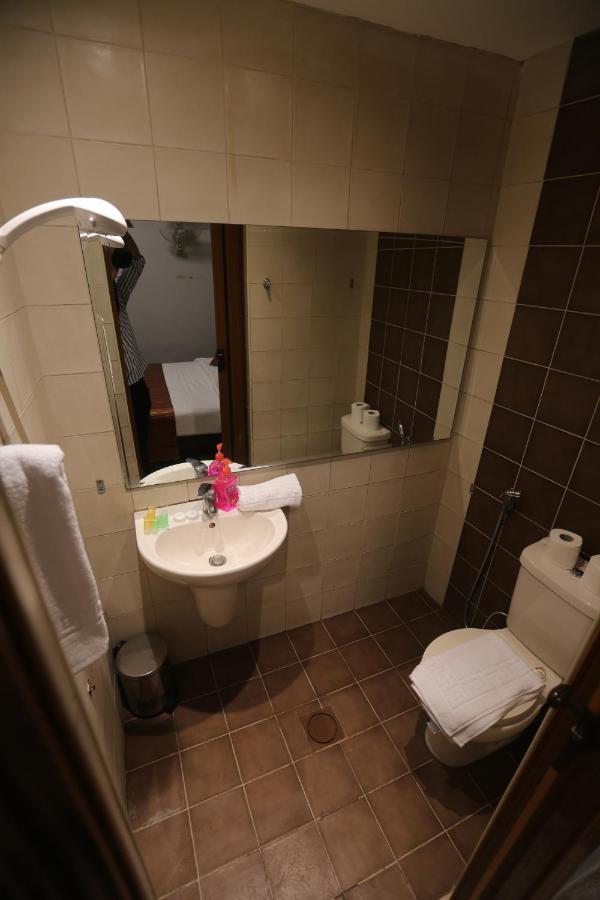 Riviera Hotel Amman Eksteriør billede